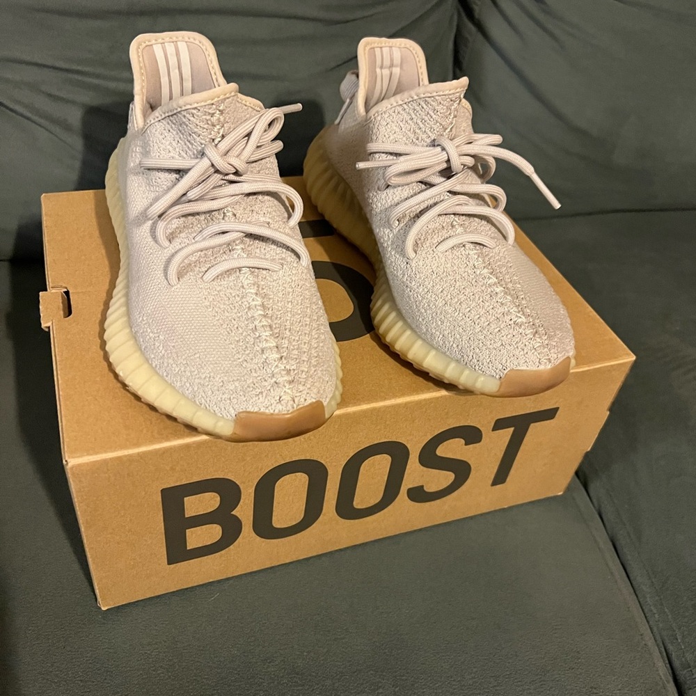 YEEZY BOOST 350 V2